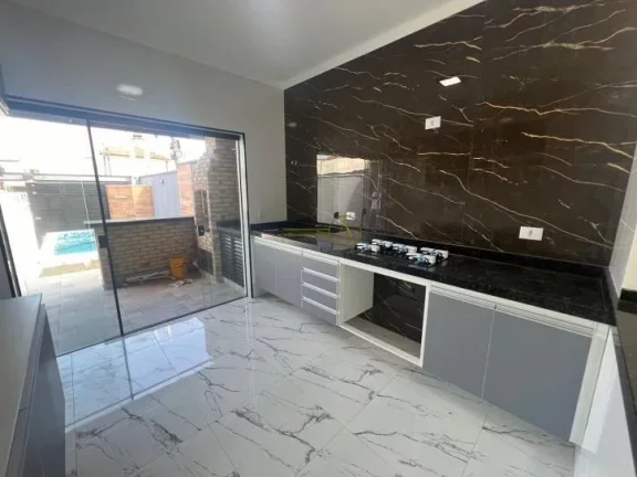 Imagem Casa térrea à venda em Peruíbe Piscina com cascata. Área gourmet com churra