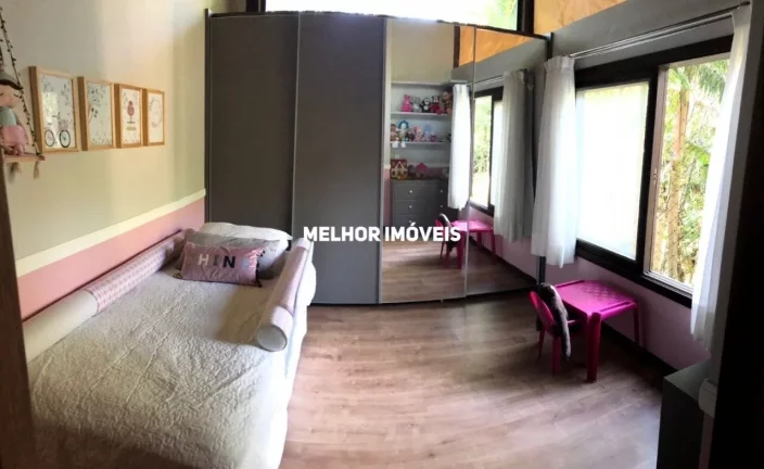 Imagem Casa à venda na Praia do Estaleiro em Balneário Camboriú.