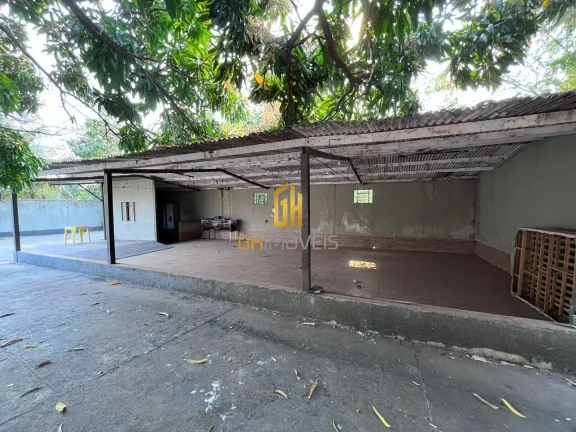 Imagem CA1661Área de 1060m2 com 3 casas no setor rodoviário A casa principal possui - 3 quartos - Sala - ...