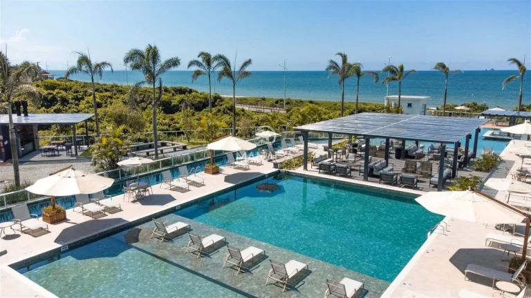 Imagem Adquira um apartamento de luxo em Balneário Piçarras SC- Viva o sonho de morar frente ao mar no Al Mare Beach Front