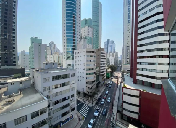 Imagem Apartamento quadra mar com 2 dormitórios e 1 vaga de garagem - Avenida Brasil Balneário Camboriú/SC