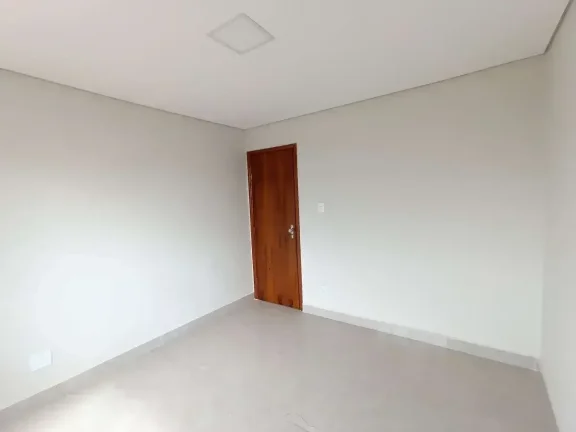Imagem Apartamento de 3 Quartos com Suíte e DCE para Locação.