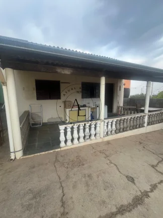Imagem Casa Aconchegante com 3 Quartos, Edícula e Ótima Área Externa!