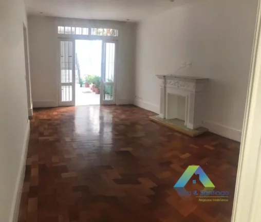Imagem Casa a venda Cerqueira César · 220m² · 6 Quartos · 2 Vagas