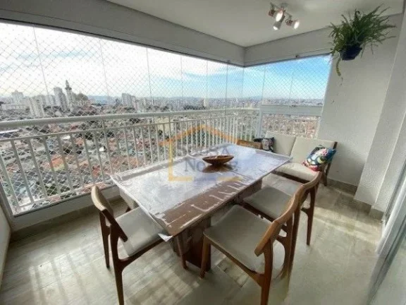 Imagem Apartamento com 82 m² de área útil, 3 dormitórios sendo 1 suíte, piso de madeira nos dormitóri...