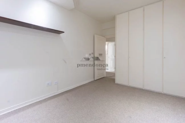 Imagem Apartamento amplo, com piso de tábuas largas de ipê, terraço, living para 02 ambientes, lavabo, a...