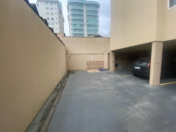 Imagem Apartamento mobiliado com churrasqueira a carvão e varanda na quadra mar na praia de Gravatá em Navegantes a venda pela Imobiliária Adriano Carpes