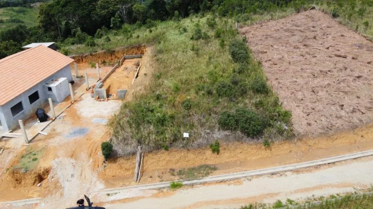 Imagem Terreno em Condomínio para Venda em Teresópolis / RJ no bairro Pessegueiros