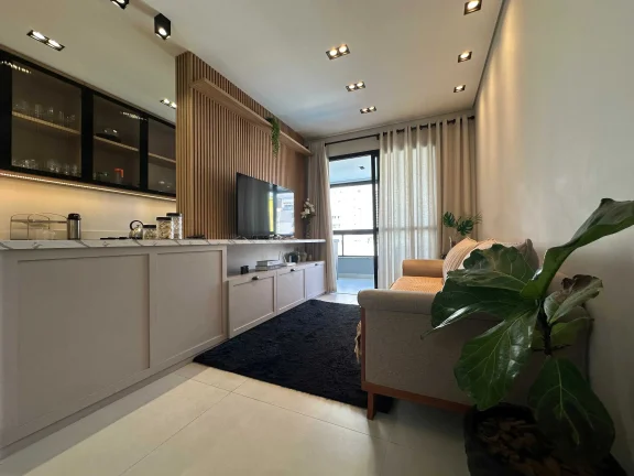 Imagem Apartamento mobiliado com 3 dormitórios sendo 1 suíte e 2 vagas de garagem em Itajaí