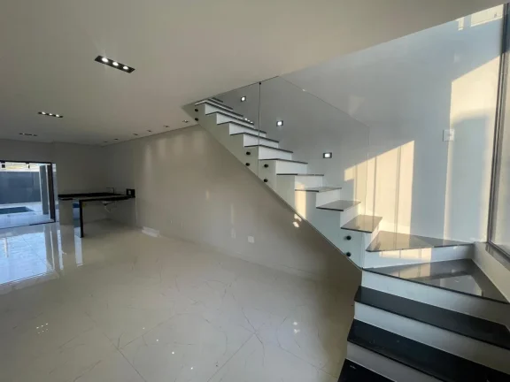 Imagem Casa com 3 Suítes e Piscina no Nova Jaguari