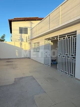 Imagem Casa à venda no Centro de Petrolina com 3 quartos, sala, cozinha