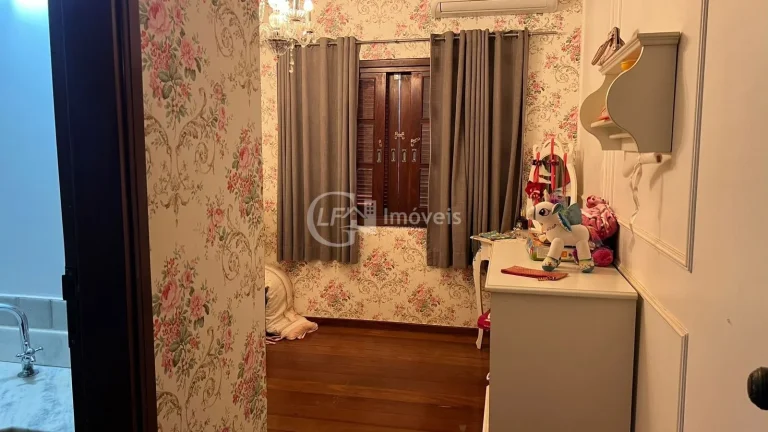 Imagem Imperdível oportunidade! Casa à venda em Campo Grande-MS, Chácara Cachoeira: 4 quartos, 1 suíte, 5 salas, 2 banheiros, 10 vagas de garagem, 340m².