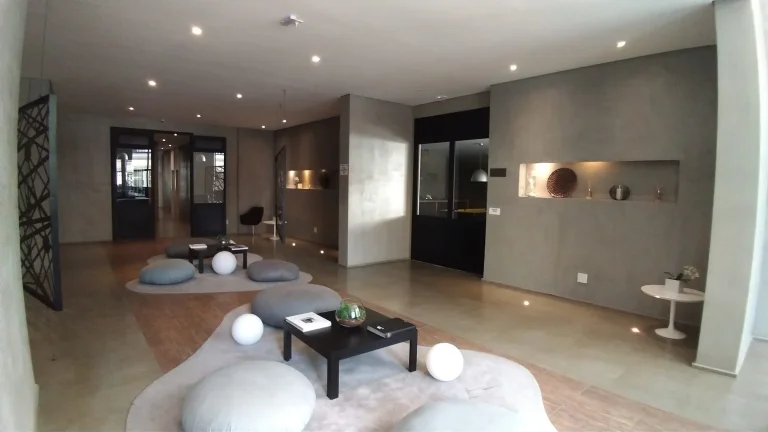 Imagem Studio de Luxo para Locação em Condomínio na Bela Vista, São Paulo-SP: 1 Quarto, 2 Salas, 1 Banheiro, 1 Vaga de Garagem!