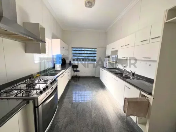 Imagem Casa de Luxo no Jardim Europa: 5 Quartos, 3 Suítes, 4 Salas, 10 Vagas de Garagem, 600m² - Venda ou Locação em SP