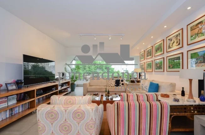 Imagem Apartamento na Rua Bahia com 230m², 4 quartos ( 2 sui­tes) e 4 vagas + depi³sito.