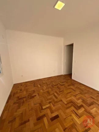 Imagem No Centro Histórico, 2 dormitórios, reformado e elevador.