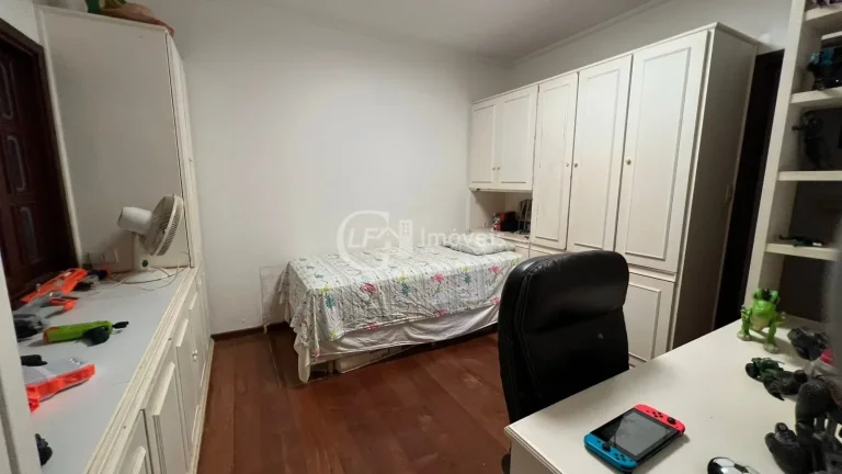 Imagem Imperdível oportunidade! Casa à venda em Campo Grande-MS, Chácara Cachoeira: 4 quartos, 1 suíte, 5 salas, 2 banheiros, 10 vagas de garagem, 340m².