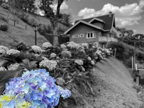 Imagem Casa à venda em Campos do Jordão, estilo clássico e conforto incomparável!