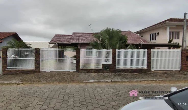 Excelente Casa em Alvenaria com Laje Mobiliada - Bairro Costeira