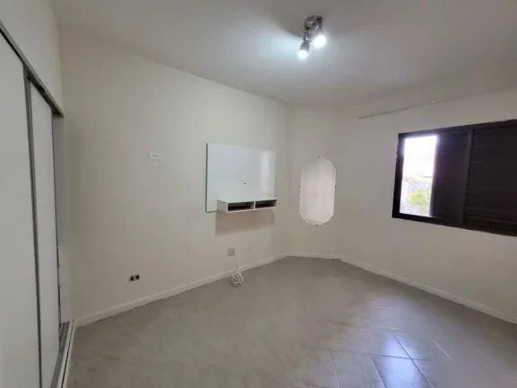 Imagem PITANGUEIRAS – DUAS QUADRAS DA PRAIA, EXCELETE APTO, ANDAR BAIXO, CLARO E SUPER AREJADO, RICO EM ARMÁRIOS, GARAGEM DEMARCADA NO PRÉDIO, COND. BAIXO