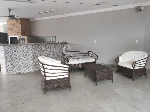 Imagem Casa com Piscina em Condomínio - VENDA / LOCAÇÃO