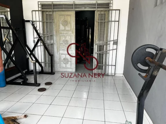 Imagem Prédio comercial com uma casa, 2 lojas e 11 kitinets