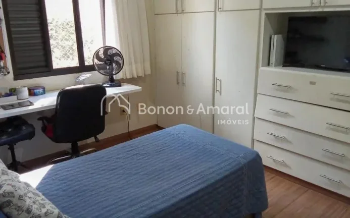Imagem Linda e espaçosa casa com área construída de 321 m². A residência possui living para 3 ambiente...