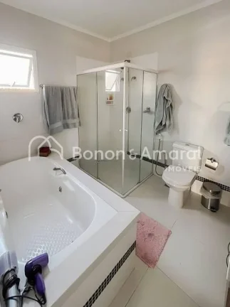 Imagem Casa com 3 Quartos e 4 banheiros à Venda, 250 m² por R$ 1.600.000