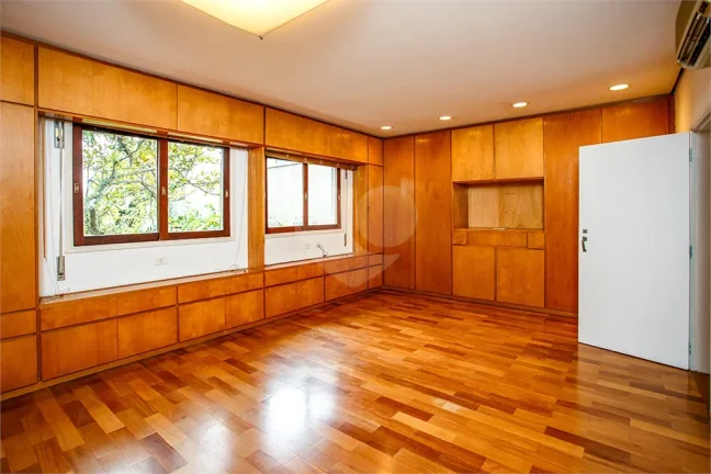 Imagem Casa para alugar com 4 quartos, sendo 2 suítes, em Alto de Pinheiros, São Paulo - SP