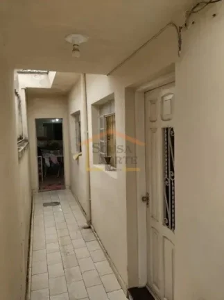 Imagem Imóvel com 2 casas antigas:
a primeira com 3 dormitórios, sala, cozinha ampla, 2 banheiros e vaga ...