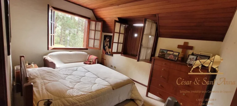Imagem Oportunidade, Belíssima casa em meio ao verde de Campos do Jordão/SP