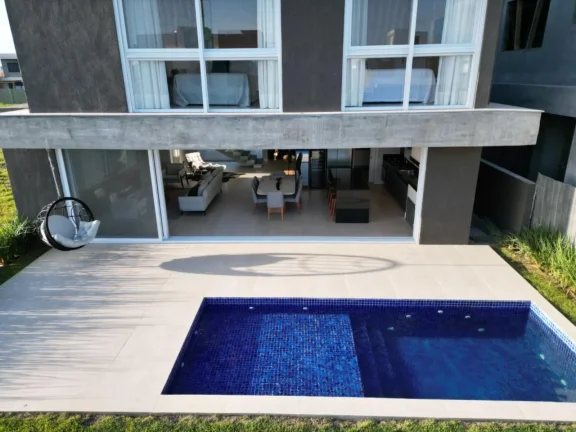 Imagem Casa em Condominio 4 Dormitórios - Bairro Centro
