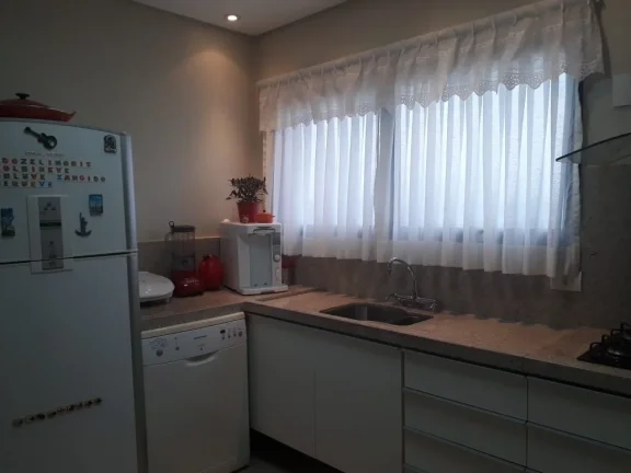 Imagem Apartamento 250 M², 3 Quartos, 3 Suítes, 5 Banheiros, 4 Vagas, Varanda, Lavabo, Piscina, Academia, Brinquedoteca, Quadra, Playground, Brinquedoteca.