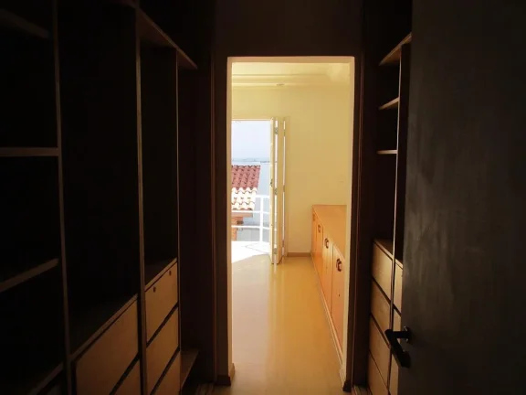 Imagem Casa no Res. Alpha 11 - 330m²