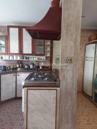 Imagem Este sobrado de 390m² de área construída, está bem dividido em 4 quartos, sendo 2 suítes com cl...