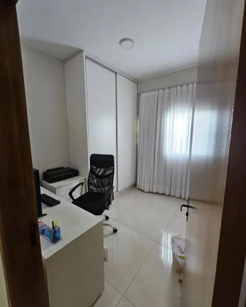 Imagem Linda Casa De Esquina No Ravena