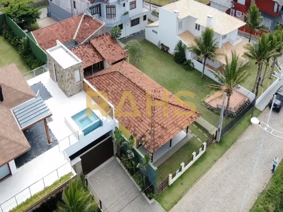Imagem Venha conhecer essa bela casa em Ubatuba, Santa Catarina, com 3 dormitórios, 2 suítes e garagem co...