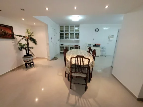 Imagem APARTAMENTO AMPLO COM 3DORMITÓRIOS, 1 SUÍTE, PEQUENA VISTA PARA O MAR, 1 VAGA PARA AUTO