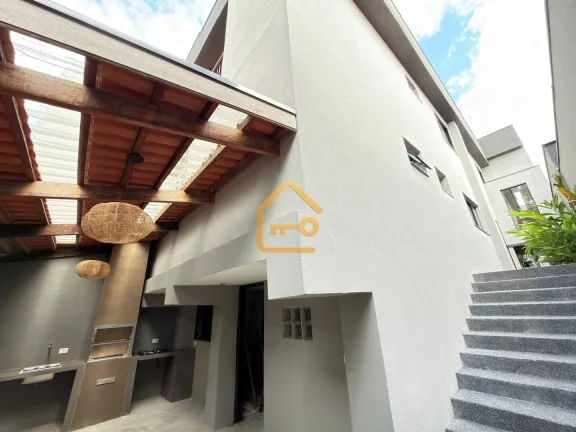 Imagem Casa nova à venda com 3 suítes, todas com closet, 2 salas. Villa Branca