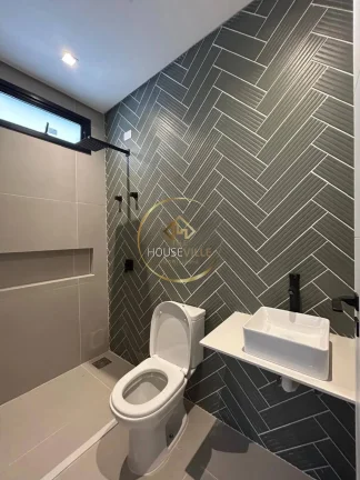 Imagem Casa térrea, 3 Suítes, 252m², Condomínio Reserva Aruanã.