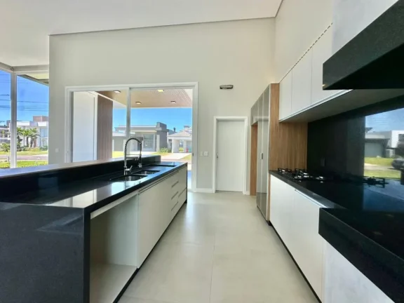 Imagem Casa 4 Dormitórios - Bairro Capão Novo