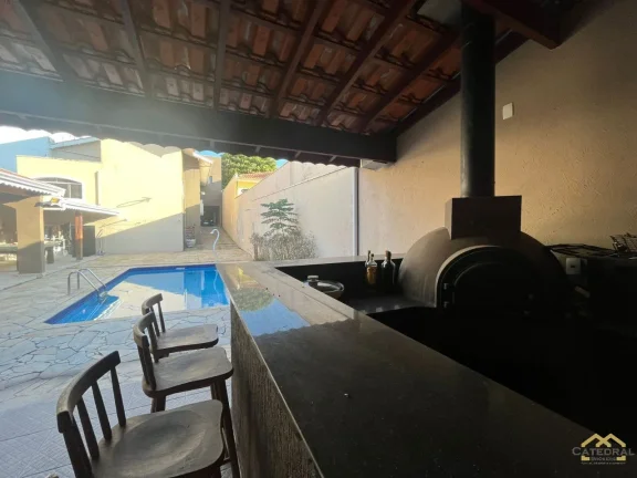 Imagem Locação de casa comercial ou residencial com 3 quartos (1 Suíte) 2 vagas e piscina - Vila Arens - Jundiaí/SP