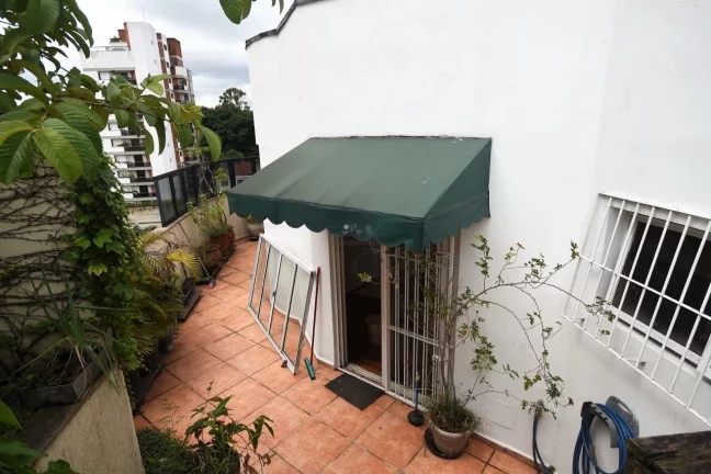 Imagem Cobertura à venda na Vila Madalena com 3 suítes e 3 vagas com piscina.