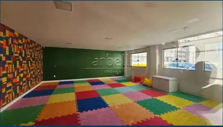 Imagem Apartamento com 43m², 02 dormitórios, sala, banheiro, área de serviços e uma vaga de garagem. Ch...