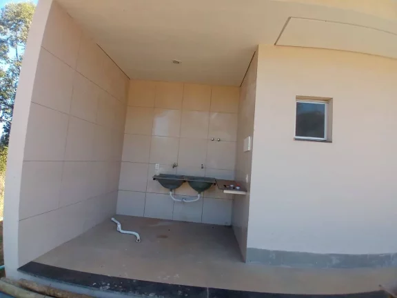 Imagem casa em condomínio, 1 suíte, lavabo, espaço gourmet, piscina, varanda.