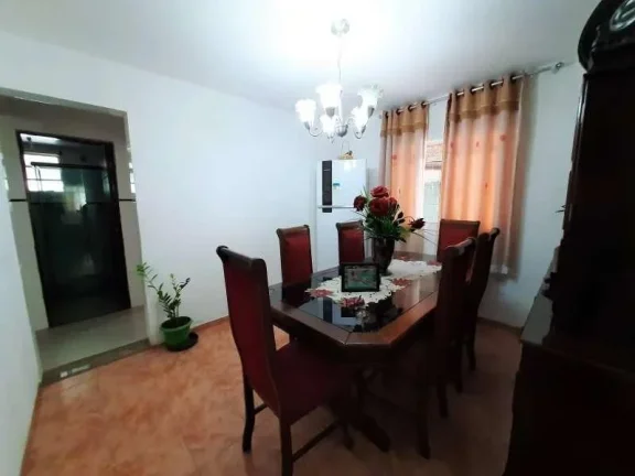 Imagem Casa Acolhedora com 3 Dormitórios, Um Suíte, Varanda, Quintal e Terraço no bairro São Pedro em Barbacena MG