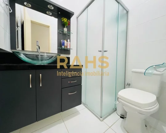 Imagem Excelente Sobrado Geminado com 1 suíte mais 2 quartos no Bairro Boa Vista em Joinville/SC. O imóve...