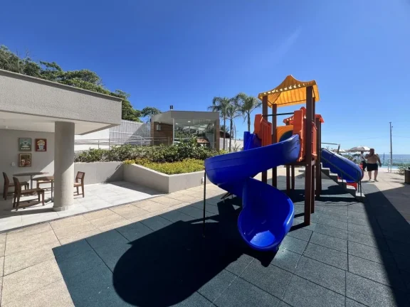 Imagem Seu Frente Mar em Balneário Piçarras, no bairro Itacolomi, com 03 quartos sendo 01 suíte em um resort, com mais de 30 opções de lazer e piscina com borda infinita de frente pro mar.