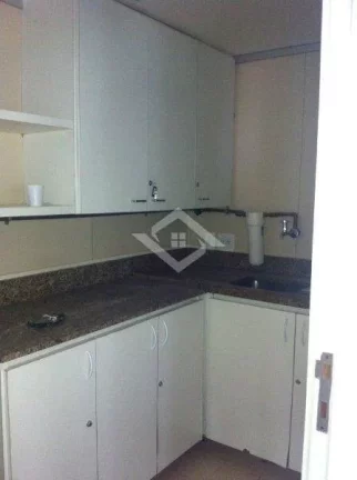 Imagem Sala Comercial de 107m² com 4 Vagas na Av. Rio Branco, Centro-