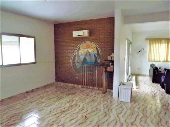 Imagem Imperdível! Casa à venda em Ubatuba-SP, no bairro Silop, com 3 quartos, 1 suíte, 2 salas, 1 banheiro, 5 vagas de garagem e 330m² de área.